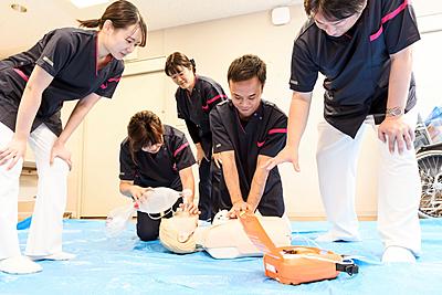 鶴巻温泉病院 〈チーム医療で専門性を発揮できる知識・技術・心の育成を目指して〉