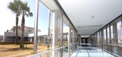 新古賀みなみ病院 四季豊かな自然を感じられる建物