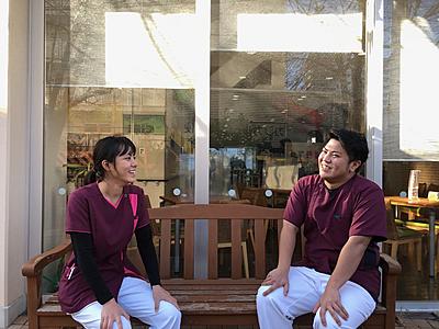 医療法人社団明芳会　イムス板橋リハビリテーション病院 先輩看護師の紹介 ②　左から嶺井さん　松本さん