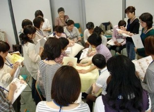 みさと健和病院 臨床看護学研修　手を用いたケアの再考