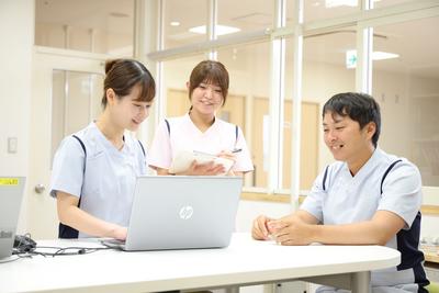 医療法人 光愛会 光愛病院 ナースステーション内の風景