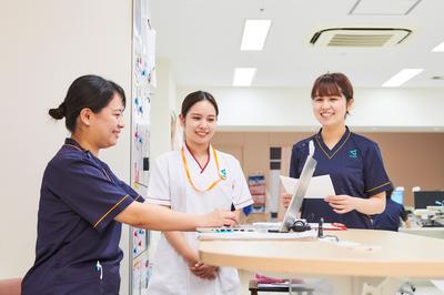 杏林大学医学部付属杉並病院 スタッフステーションでリーダーさんに報告！